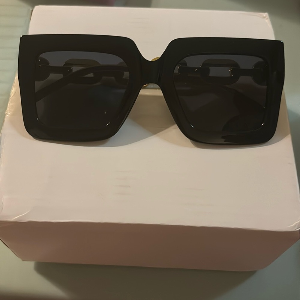 Black and gold chain link sunglasses